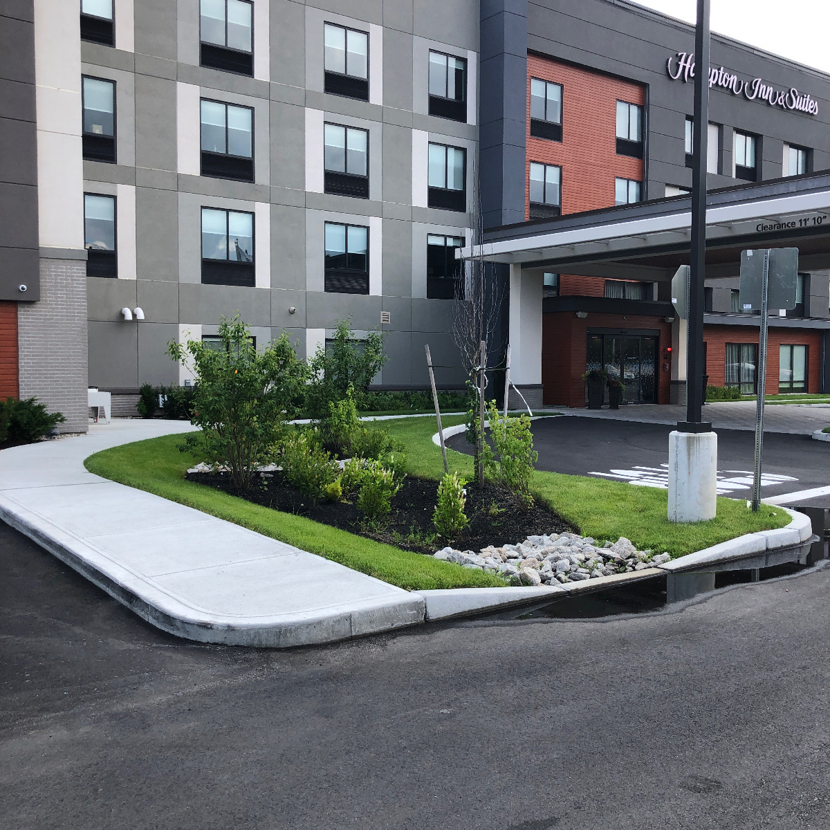 Hampton Inn & Suites Landscaping